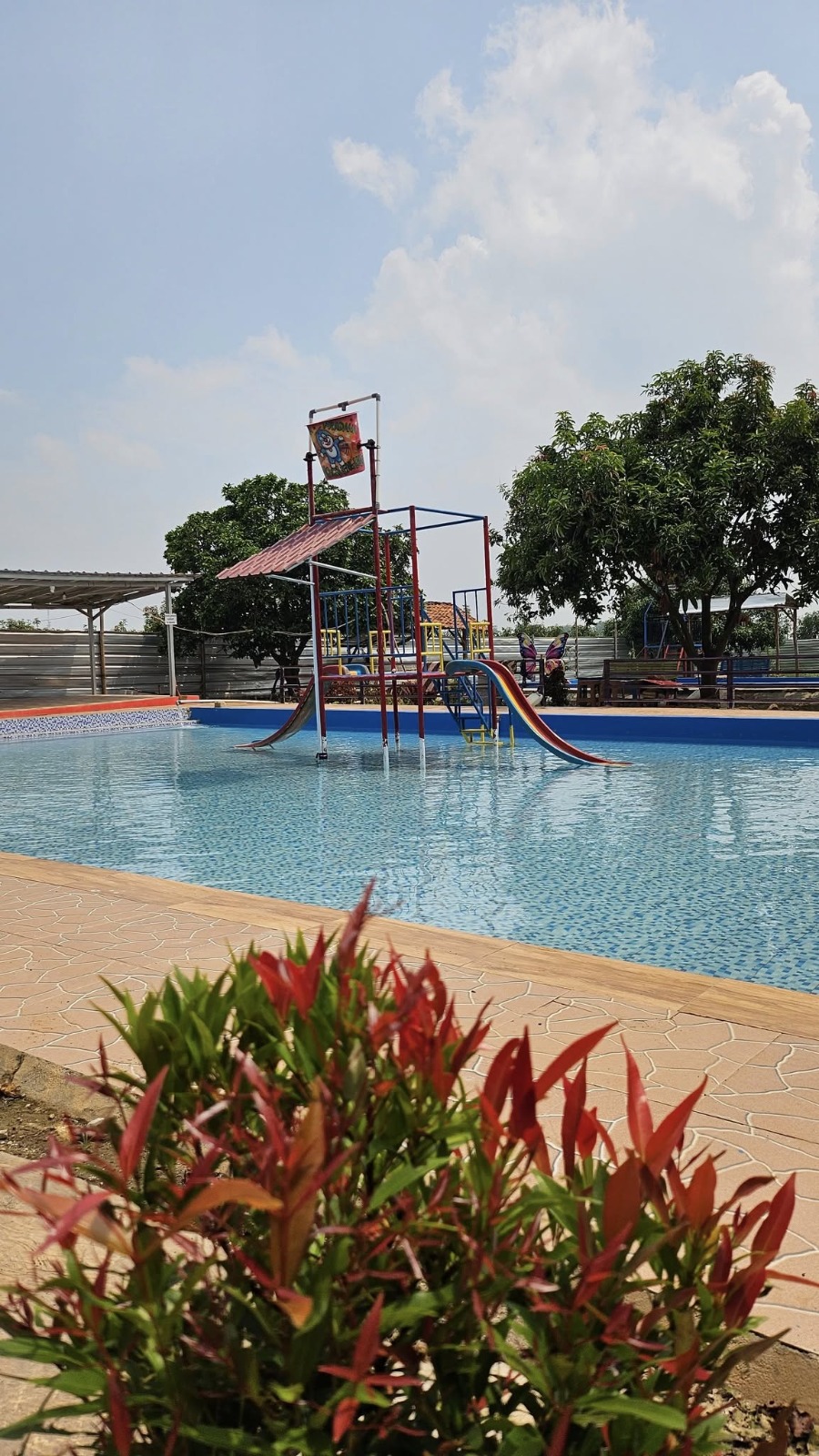 Kolam Renang di Terisi Janggleng Land
